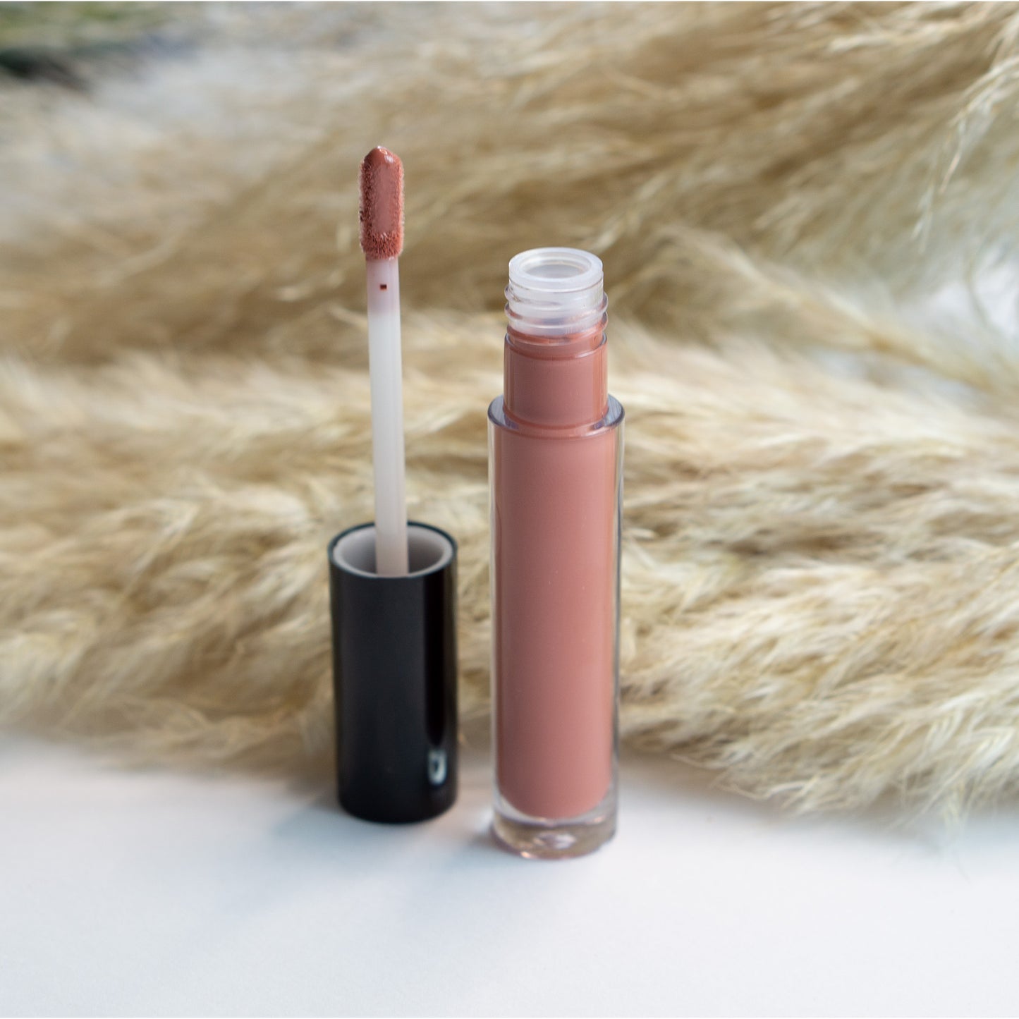 Lip Gloss - Coco sakkstyles.com